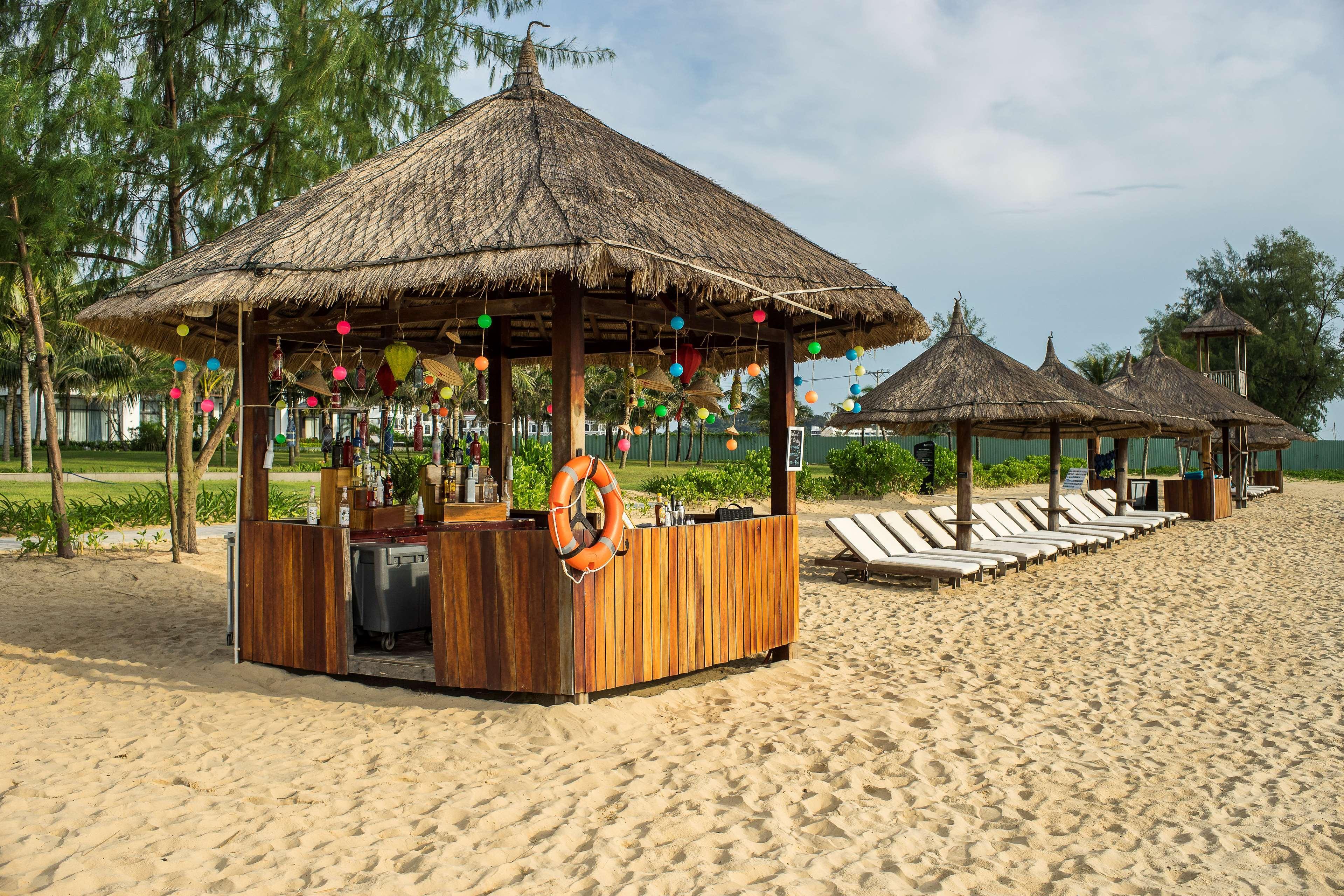 Radisson Blu Resort Фукуок Екстер'єр фото A beach bar in Vietnam