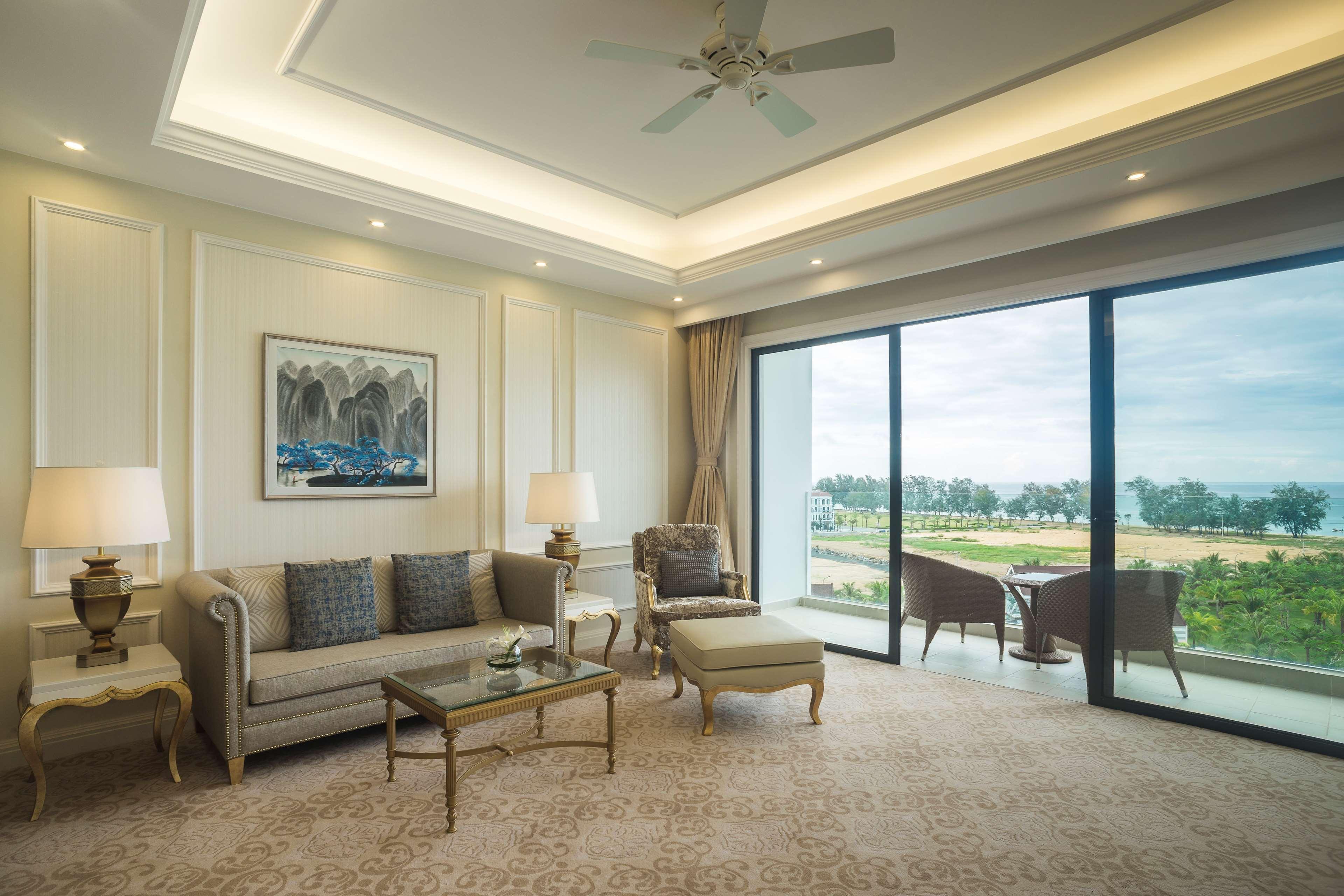 Radisson Blu Resort Фукуок Екстер'єр фото Living room of a suite