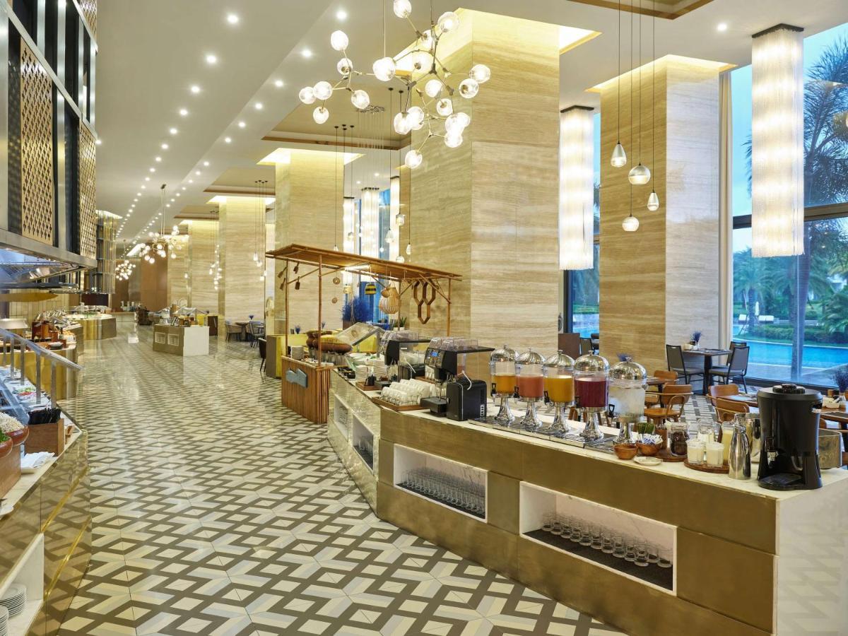 Radisson Blu Resort Фукуок Екстер'єр фото The buffet at the hotel