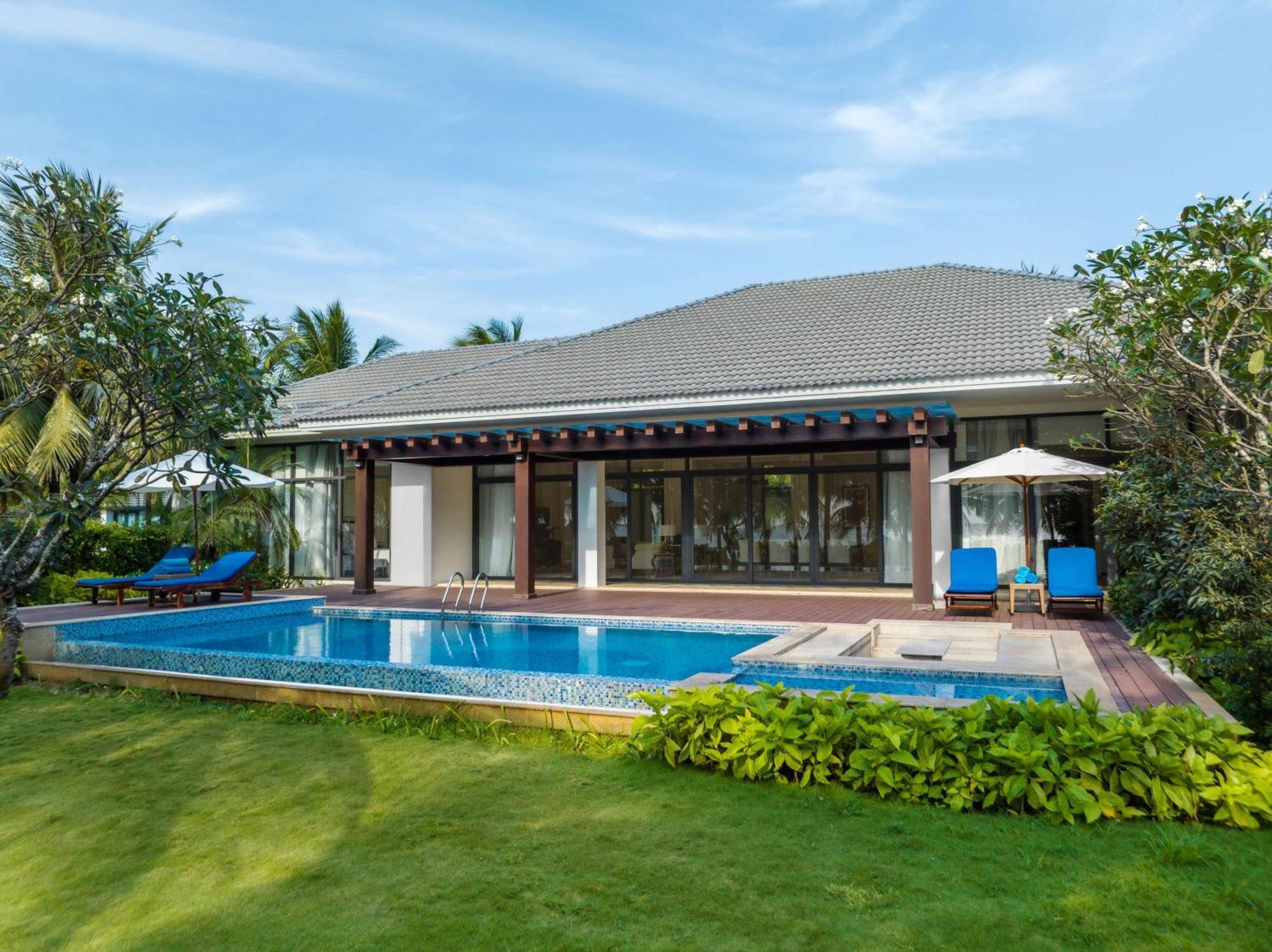 Radisson Blu Resort Фукуок Екстер'єр фото A pool villa at Centara Villas Phuket Shambhala Resort and Spa