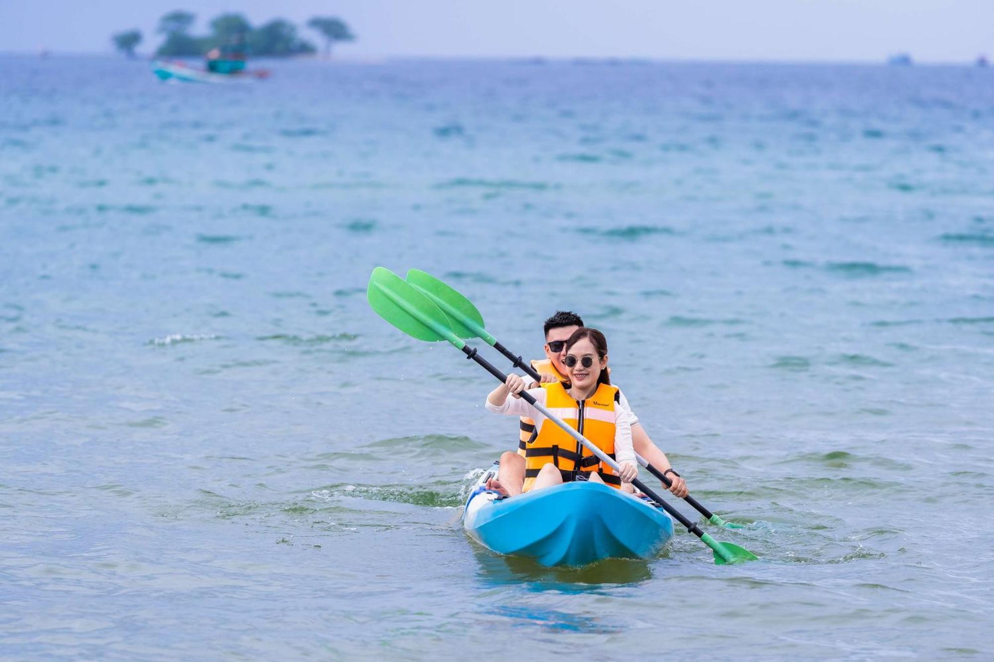 Radisson Blu Resort Фукуок Екстер'єр фото Kayaking in Pattaya