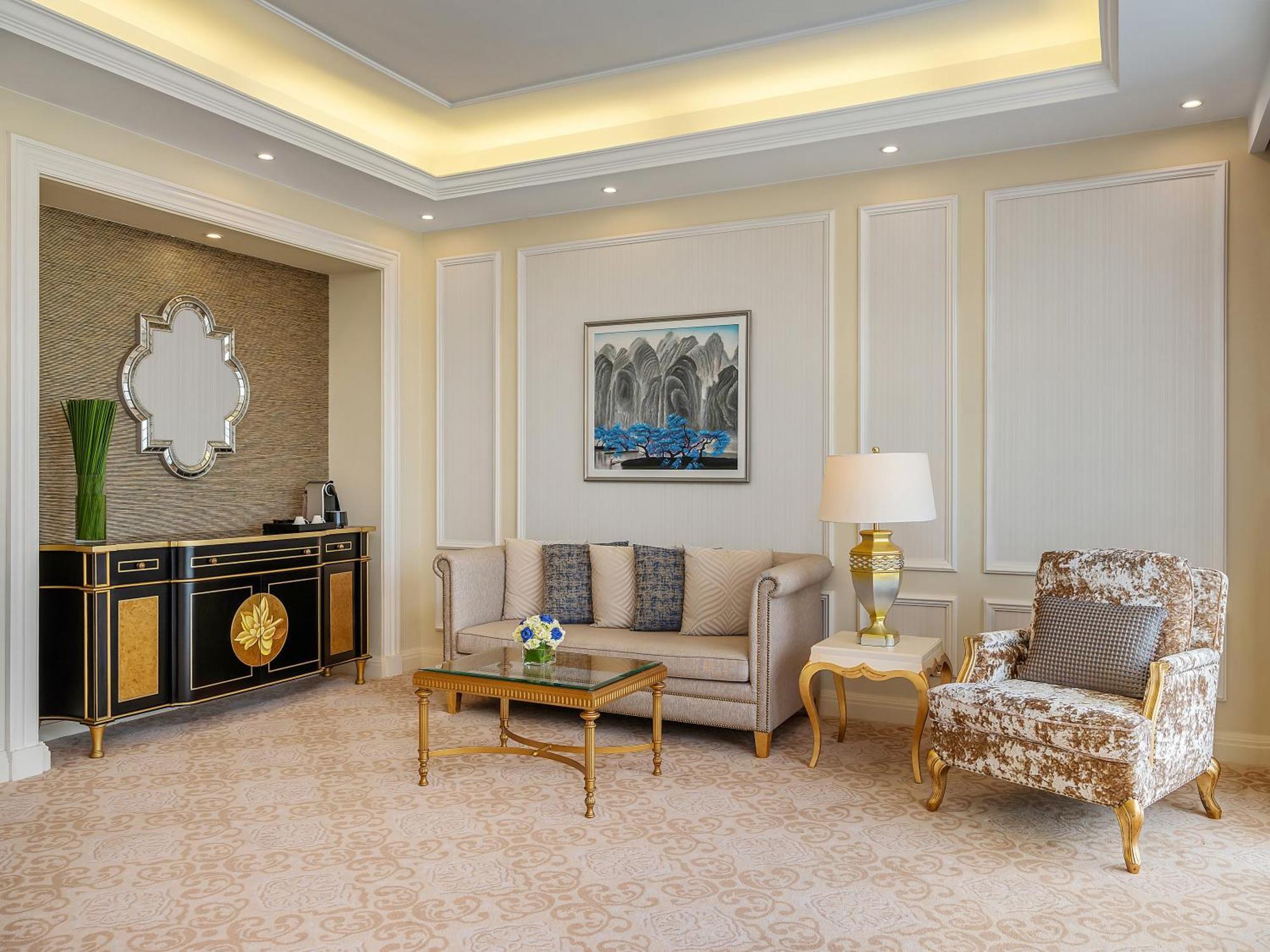 Radisson Blu Resort Фукуок Екстер'єр фото A living room in a suite at the hotel